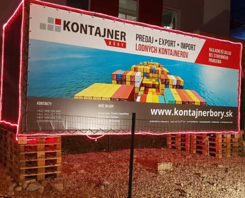 Reklama na lodním kontejneru